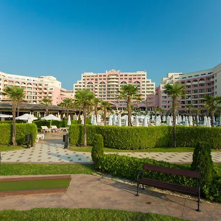 Majestic Aparthotel 4*