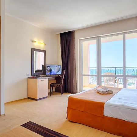 Aparthotel Majestic 4*