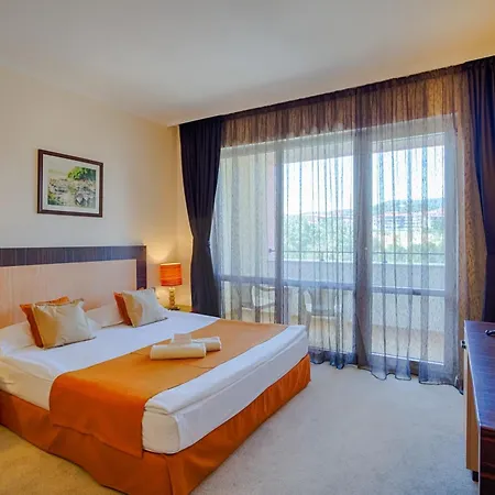 Majestic Aparthotel
