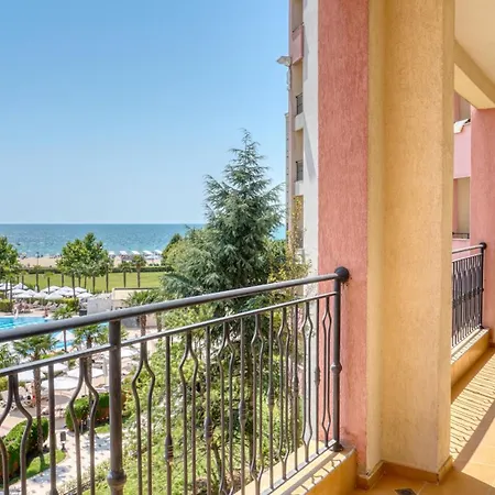 Апартхотел Majestic