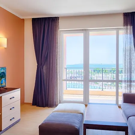 Апартхотел Majestic 4*