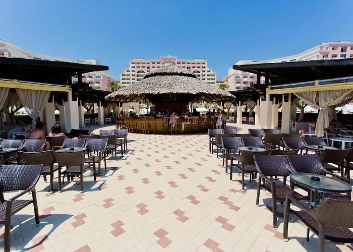 Aparthotel Majestic 4*